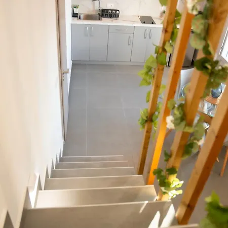 Golden View * Vothon